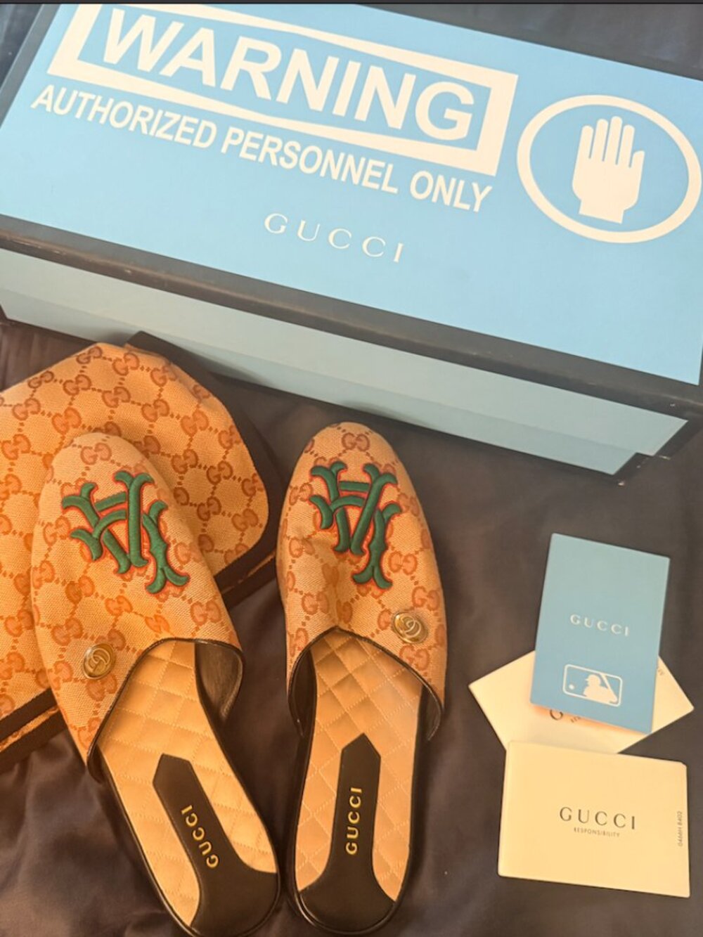 ✨AUTHENTIC GUCCI "LA" MONOGRAM SLIDES SIZE 7 1/2✨